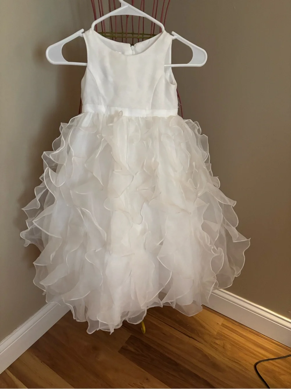 DAVIDS BRIDAL FLOWER GIRL DRESS - WORN 1 HOUR. SIZE 3. IT IS SPECTACULAR.